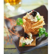 CRACKERS WITH AUBERGINE CAVIAR AND GREEN OLIVES